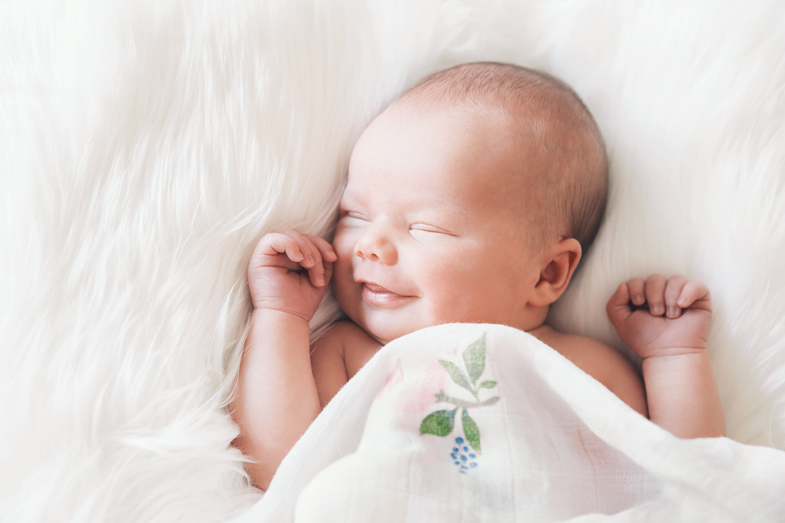 Baby Smiling in His/Her Sleep? Here's Why! - SleepBaby.org