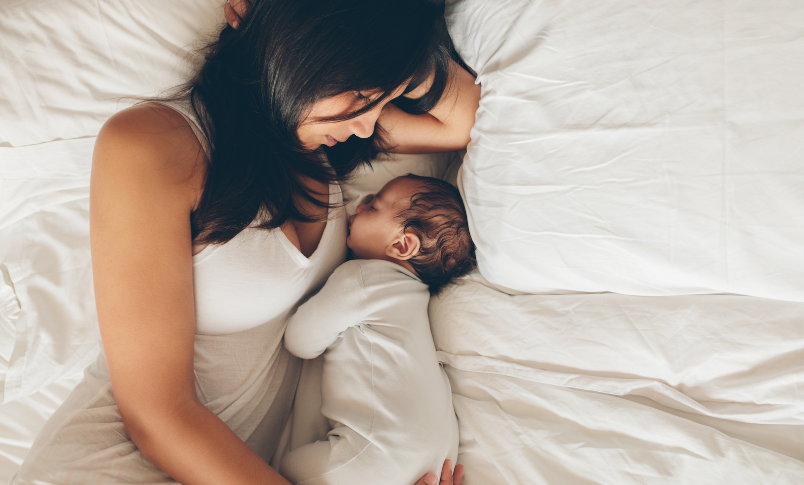 how-to-get-sleep-with-a-newborn