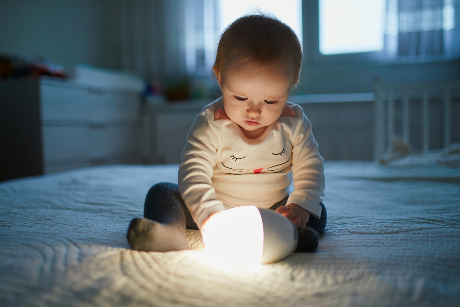 using-baby-light-night