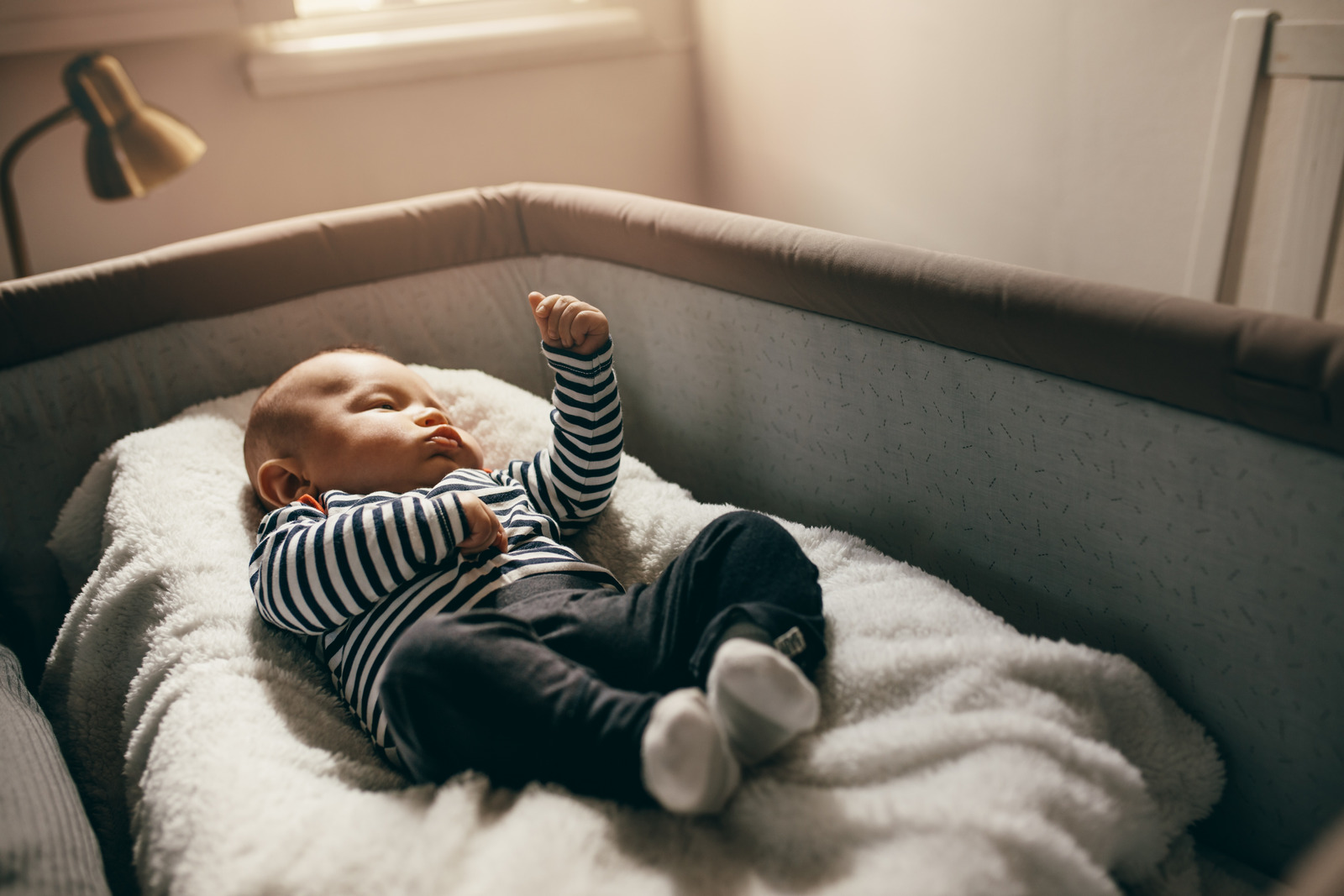how to transition from bassinet to cot