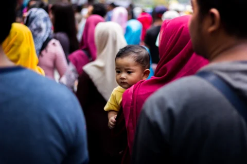 taking-baby-in-large-crowds